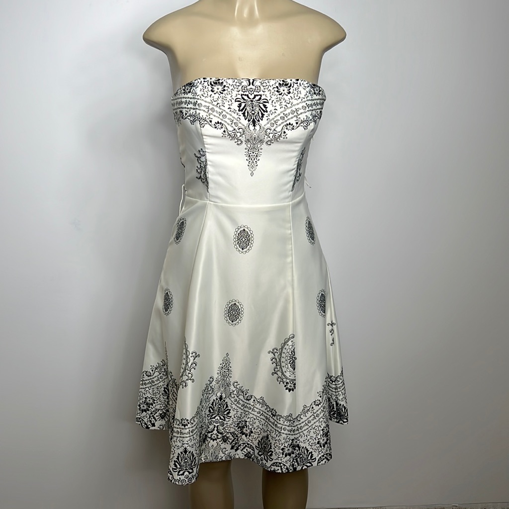 White House Black Market White And Black Floral Satin Dress Size 0
